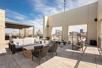Expansive roof deck